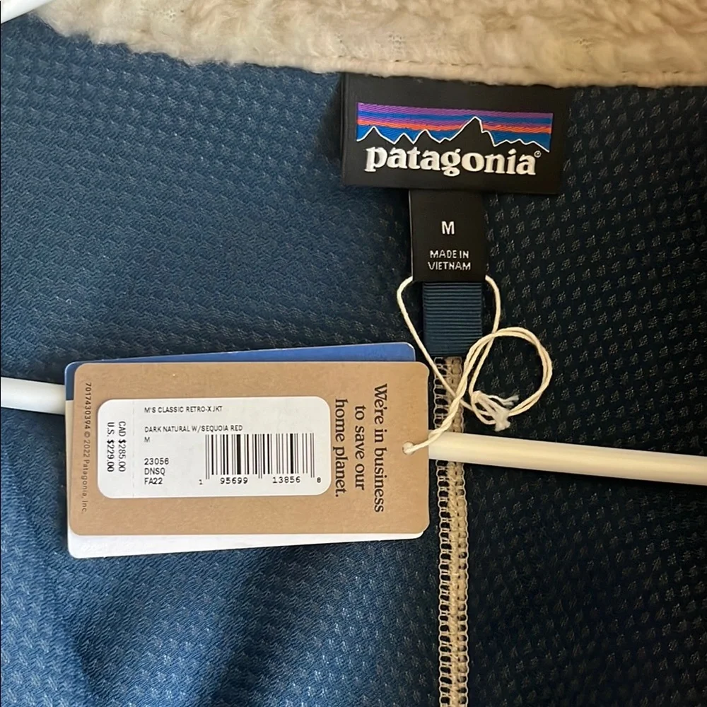 Patagonia Beige and Burgundy Fleece Jacket - Picture 3 of 4